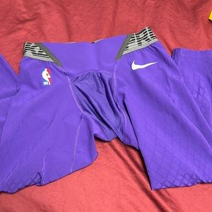 Nike zonal strength nba purple lakers size medium.
